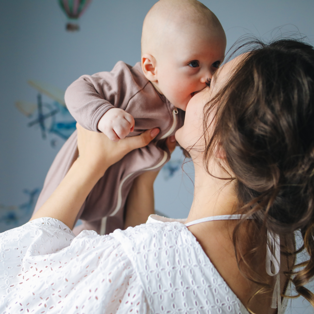 maman et bébé complice